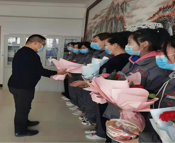 流光溢彩   情暖三八