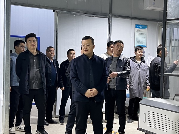 西峰區(qū)住建局領(lǐng)導(dǎo)蒞臨恒達(dá)檢測(cè)公司視察調(diào)研