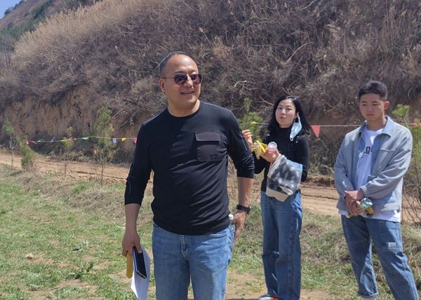 黨建引領(lǐng)促效率·春游踏青聚合力